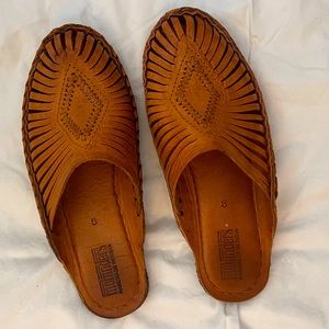 Mohinders woven leather slides, made in India